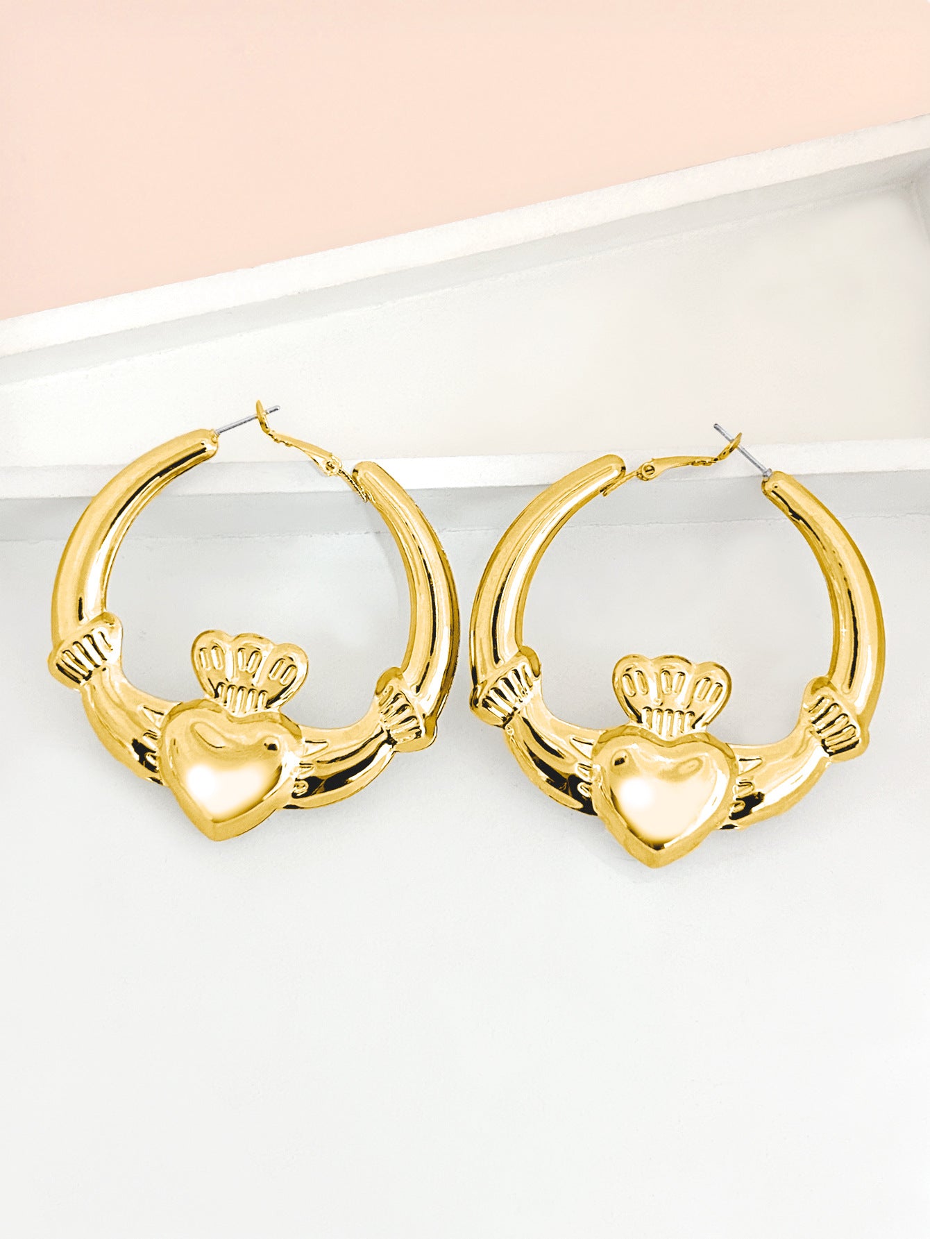 Wholesale Valentine's Day simple golden earrings love crown ring earrings holiday music festival earrings